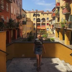 Meet your Posher, Lauren